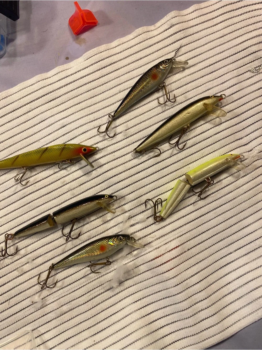 Fishing Lure Pack - Yellow and Silver Hard Bait Set
